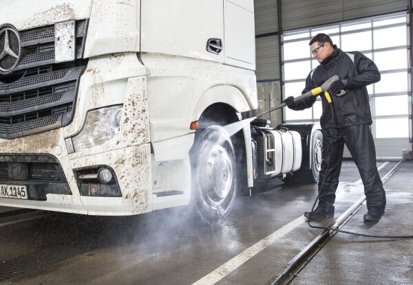 Karcher HD 9/20 Basınçlı Yıkama Ve Puzzi 8/1 Paket