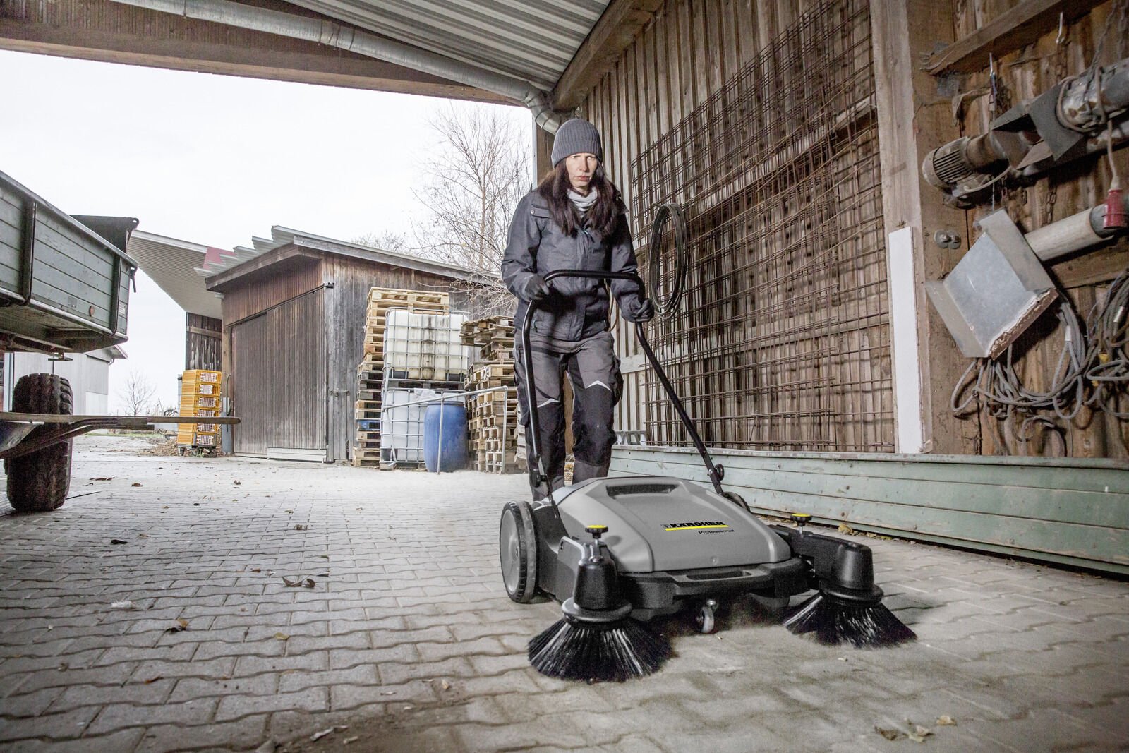 KARCHER KM 70/15 C 2SB MEKANİK KOMPAKT SÜPÜRÜCÜ
